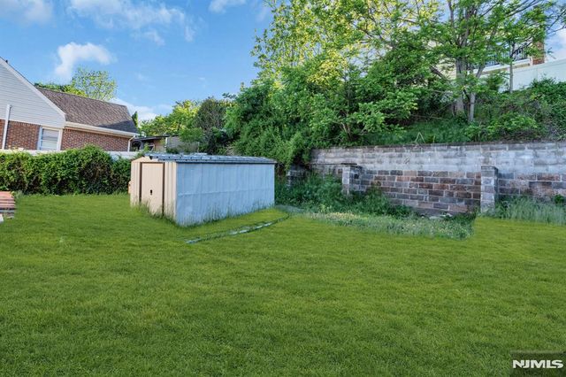 321 Farnham Avenue, Lodi, NJ 07644