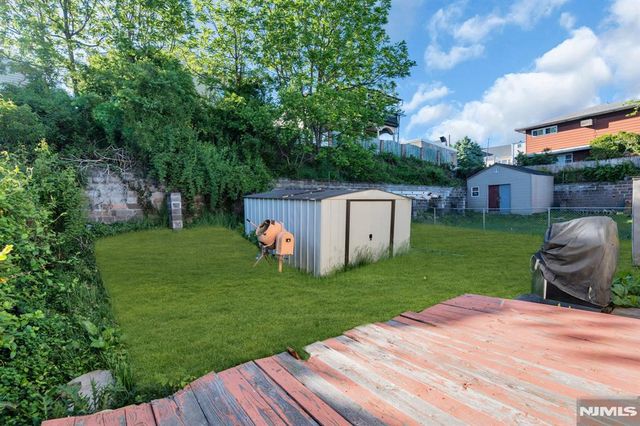 321 Farnham Avenue, Lodi, NJ 07644