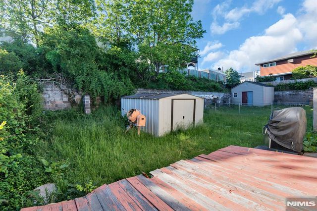 321 Farnham Avenue, Lodi, NJ 07644