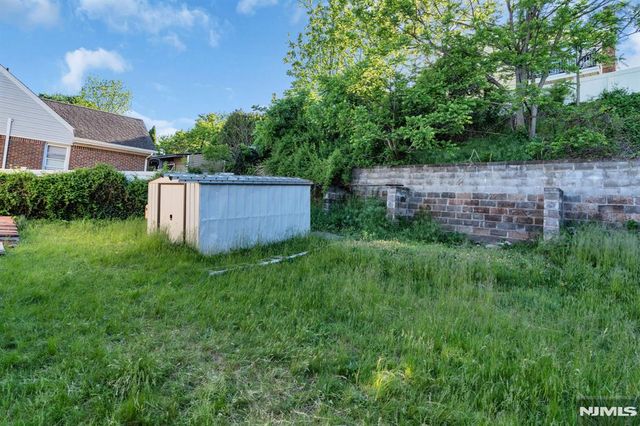 321 Farnham Avenue, Lodi, NJ 07644