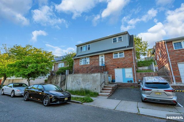 321 Farnham Avenue, Lodi, NJ 07644