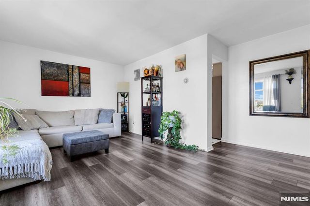 321 Farnham Avenue, Lodi, NJ 07644