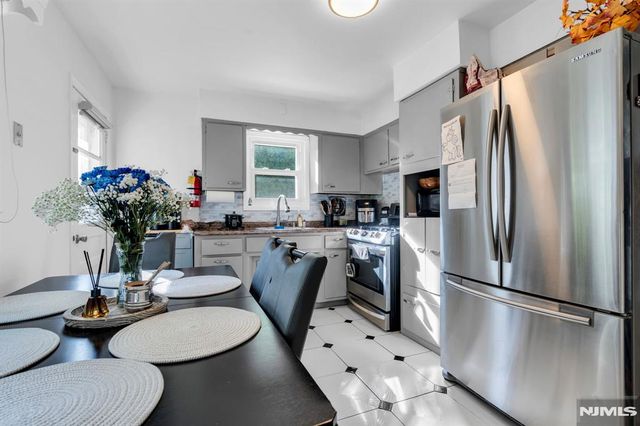 321 Farnham Avenue, Lodi, NJ 07644