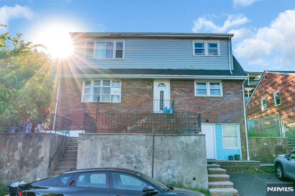 321 Farnham Avenue, Lodi, NJ 07644