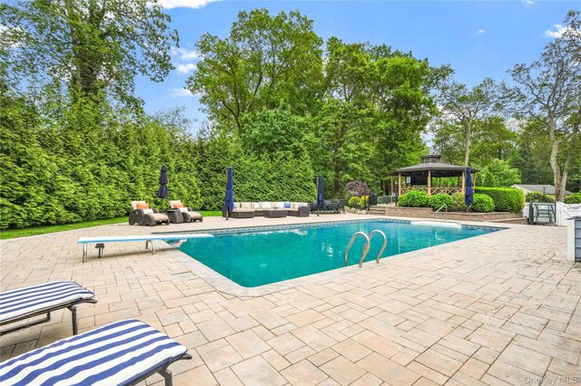 69 Bankside Drive, Centerport, NY 11721