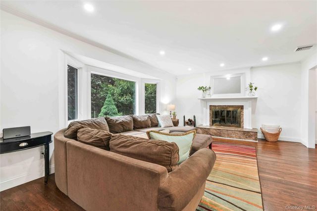 69 Bankside Drive, Centerport, NY 11721