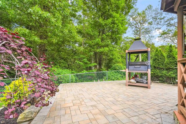 69 Bankside Drive, Centerport, NY 11721