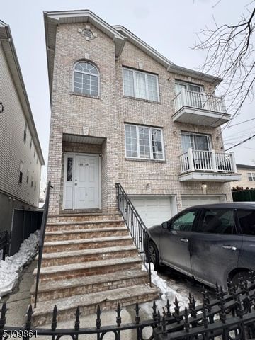 225 North 12th Street, Newark City, NJ 07107