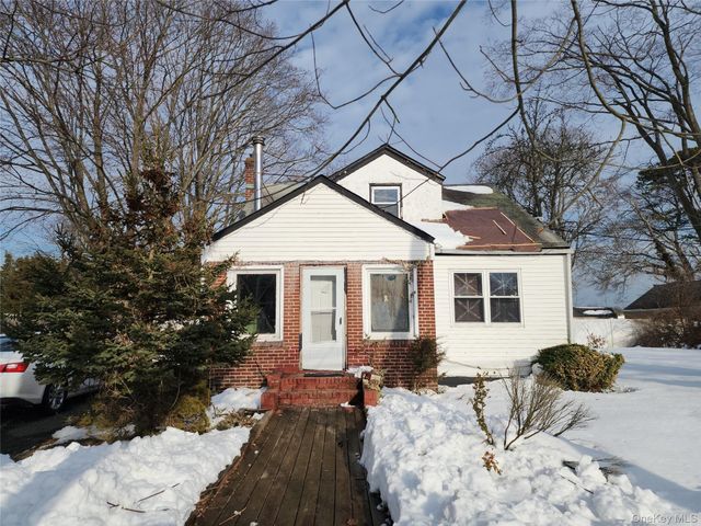 34 Pineview Boulevard, Central Islip, NY 11722