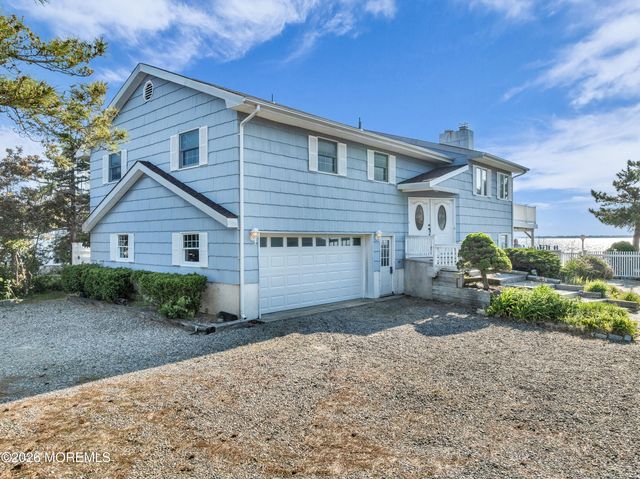 3285 Long Point Drive, Toms River, NJ 08753