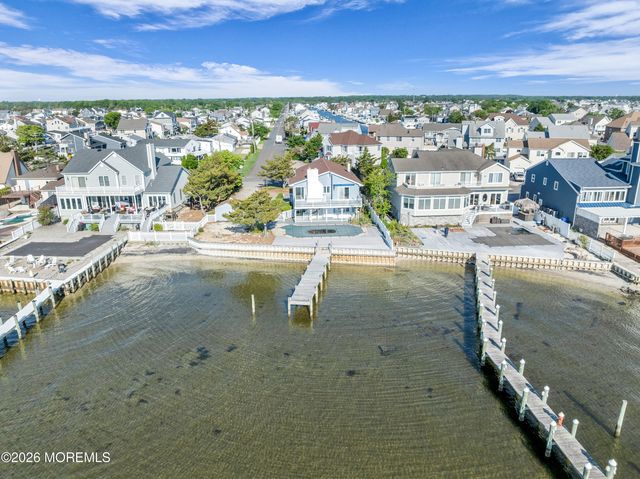 3285 Long Point Drive, Toms River, NJ 08753