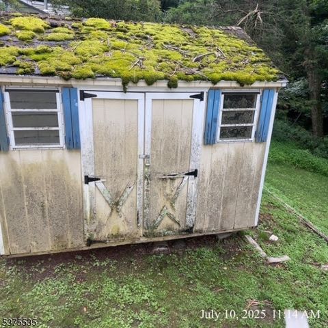 10 Timbercroft Rd, High Bridge Boro, NJ 08829