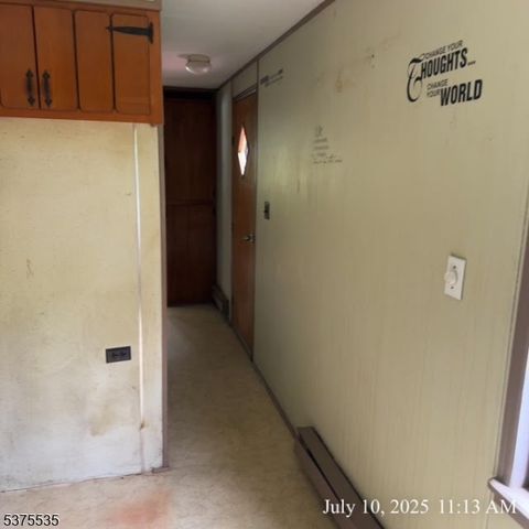 10 Timbercroft Rd, High Bridge Boro, NJ 08829