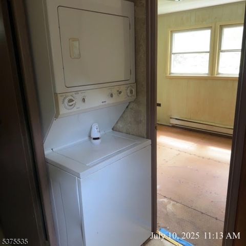 10 Timbercroft Rd, High Bridge Boro, NJ 08829