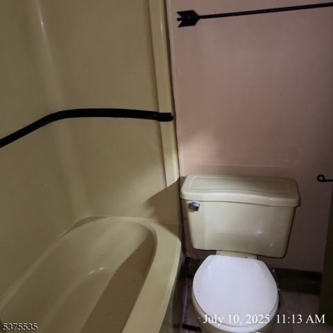 10 Timbercroft Rd, High Bridge Boro, NJ 08829