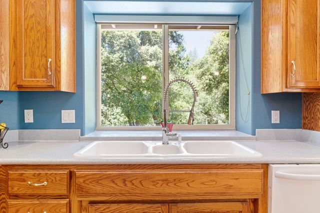 1144 Boole Rd, Applegate, CA 95703