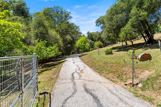 1144 Boole Rd, Applegate, CA 95703