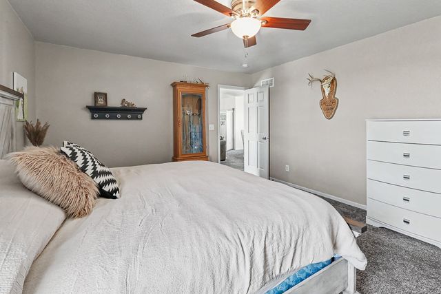 1802 Elk Horn Trail, Pella, IA 50214