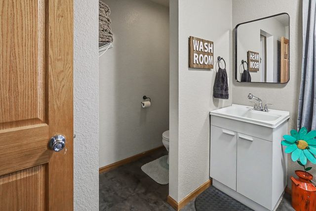 1802 Elk Horn Trail, Pella, IA 50214