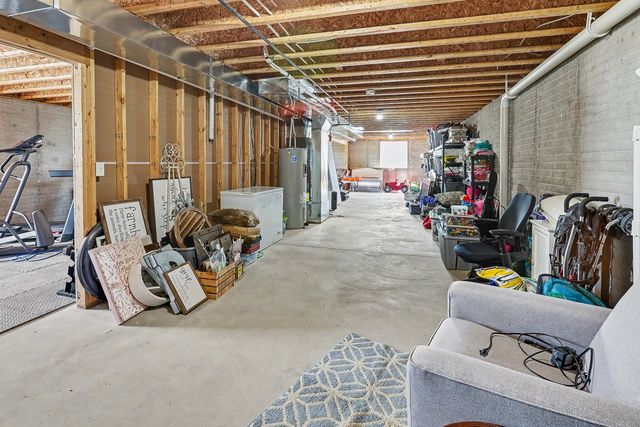 1802 Elk Horn Trail, Pella, IA 50214