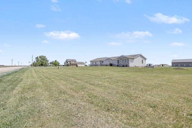 1802 Elk Horn Trail, Pella, IA 50214