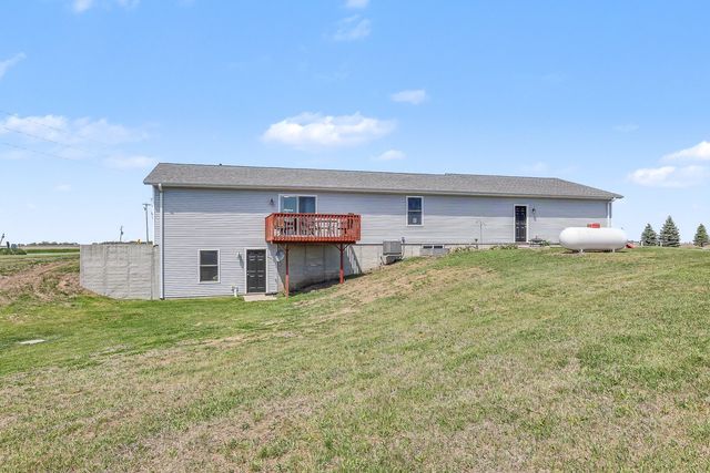 1802 Elk Horn Trail, Pella, IA 50214