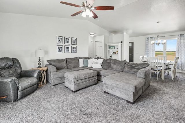 1802 Elk Horn Trail, Pella, IA 50214