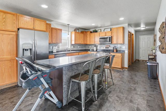 1802 Elk Horn Trail, Pella, IA 50214