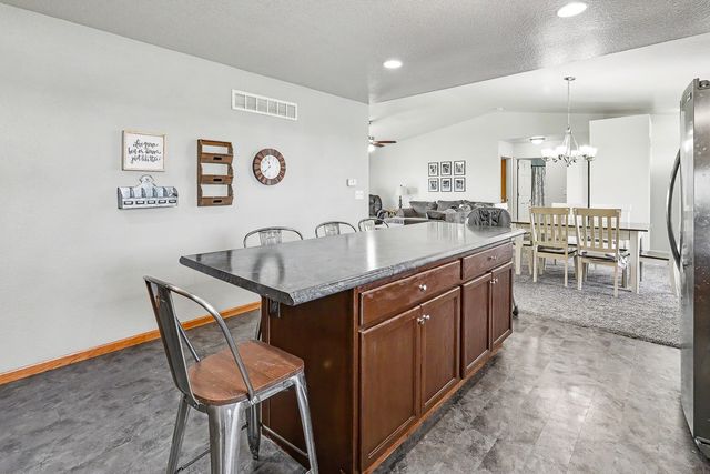 1802 Elk Horn Trail, Pella, IA 50214