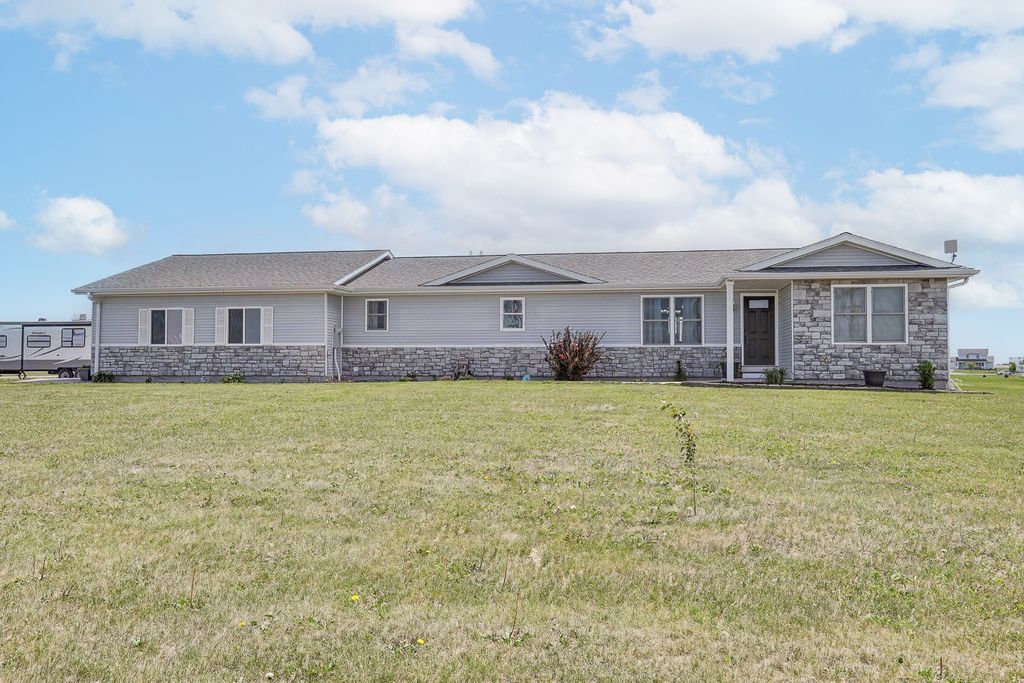 1802 Elk Horn Trail, Pella, IA 50214