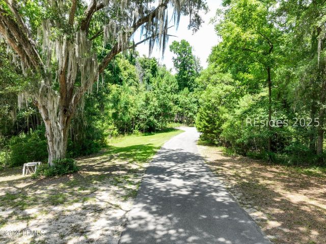 6 Tiller Island Dr, Beaufort, SC 29907