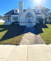 110 N Peedin Avenue, Pine Level, NC 27568