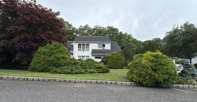 26 Bailey Lane, Manorville, NY 11949