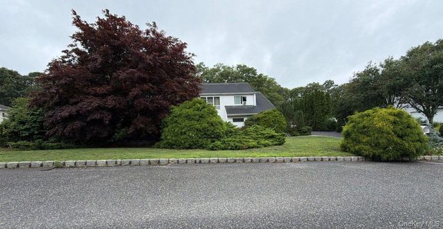 26 Bailey Lane, Manorville, NY 11949