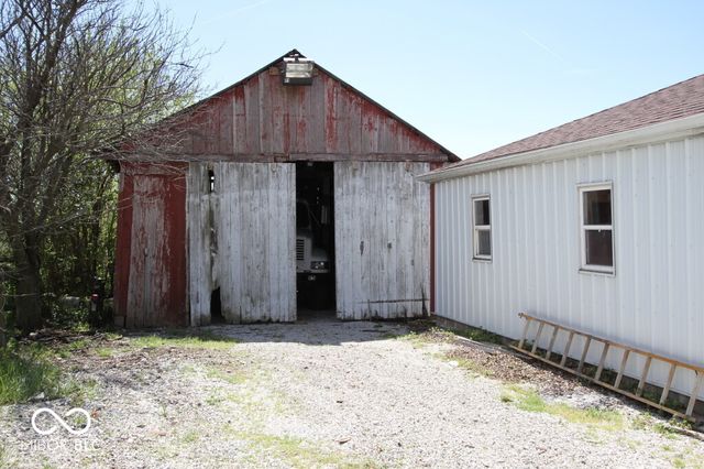 5671 E 350 S, Waldron, IN 46182