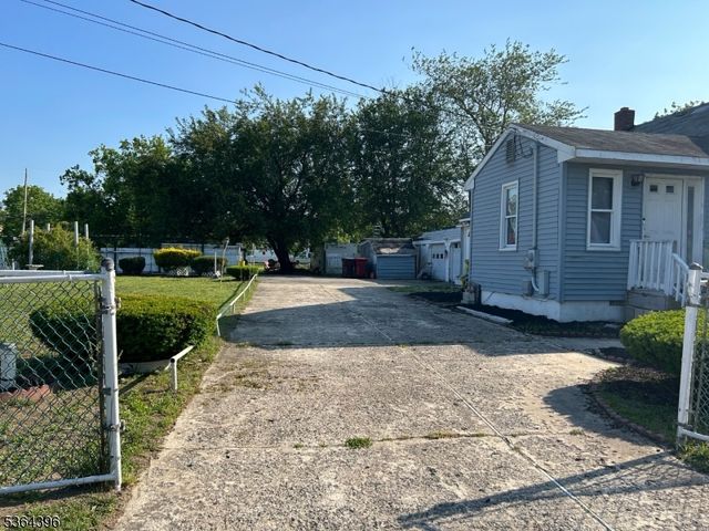 40 3rd Ave, Toms River Township, NJ 08757