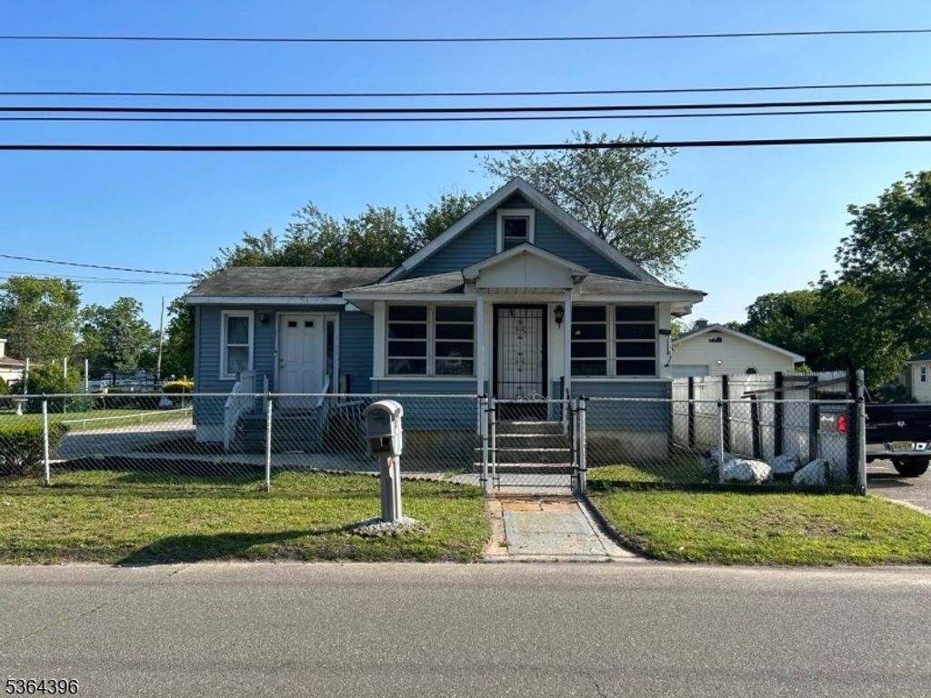 40 3rd Ave, Toms River Township, NJ 08757