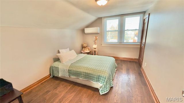 5323 Bischoff Avenue, St Louis, MO 63110