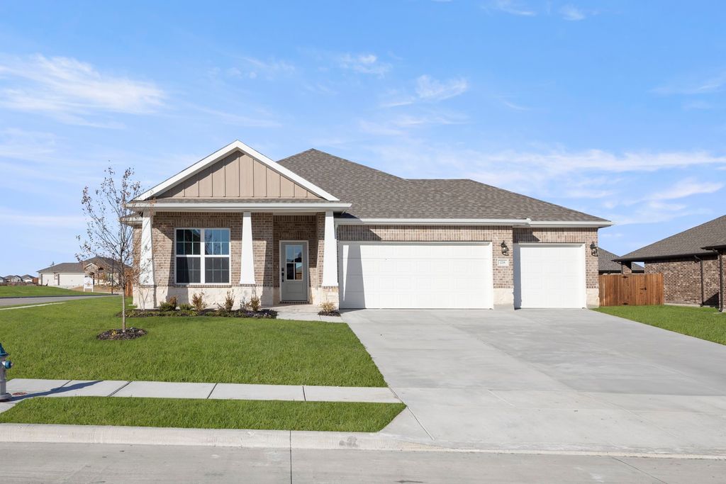 218 Briarwood Drive, Nevada, TX 75173