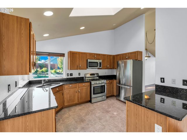 15054 PEBBLE BEACH Dr, Oregon City, OR 97045