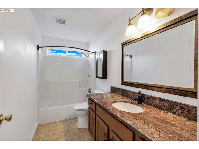 15054 PEBBLE BEACH Dr, Oregon City, OR 97045