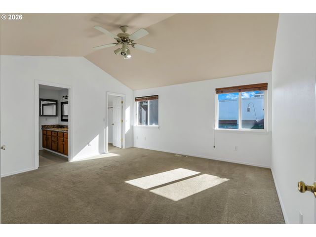 15054 PEBBLE BEACH Dr, Oregon City, OR 97045