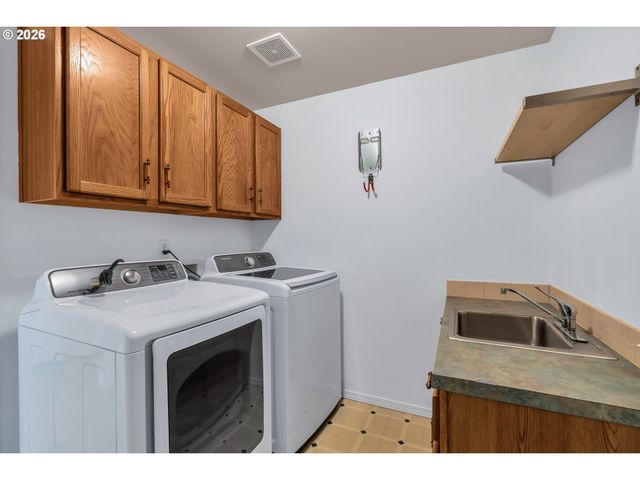 15054 PEBBLE BEACH Dr, Oregon City, OR 97045