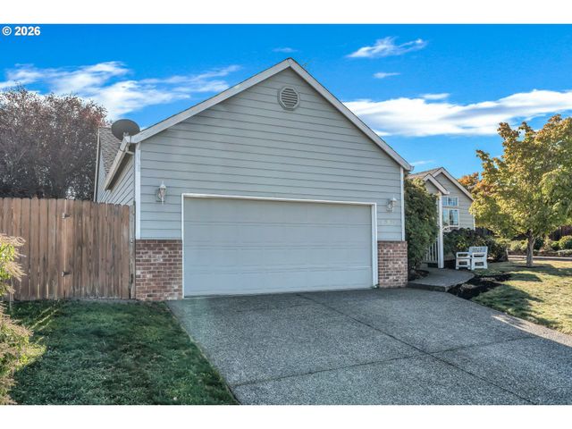 15054 PEBBLE BEACH Dr, Oregon City, OR 97045
