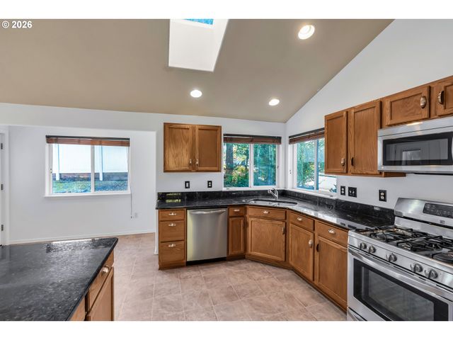 15054 PEBBLE BEACH Dr, Oregon City, OR 97045
