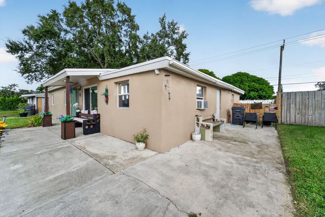 5900 Atlanta Street, Hollywood, FL 33021
