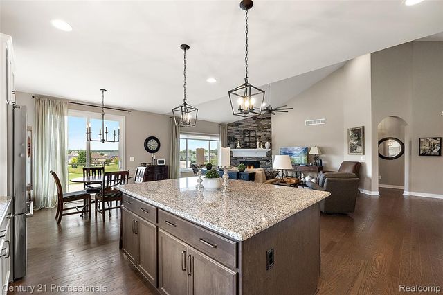 584 Overlook Drive, Oxford, MI 48371