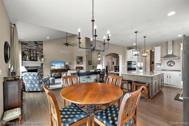584 Overlook Drive, Oxford, MI 48371