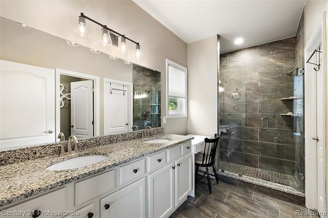 584 Overlook Drive, Oxford, MI 48371