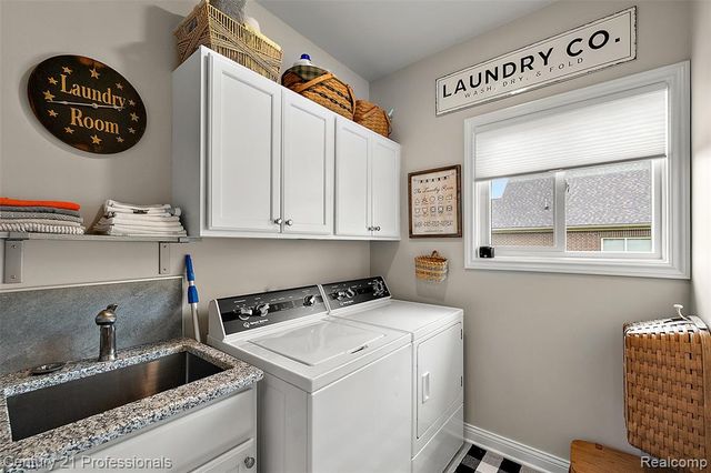 584 Overlook Drive, Oxford, MI 48371